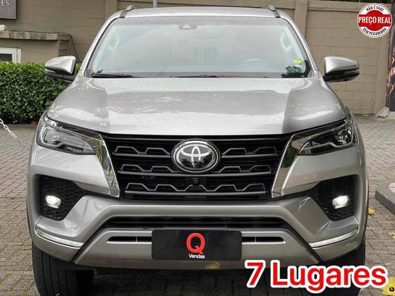 TOYOTA HILUX SW4 2.8 D-4D TURBO DIESEL SRX 4X4 AUTOMÁTICO